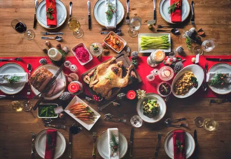 christmas family dinner table concept p2vyk4y