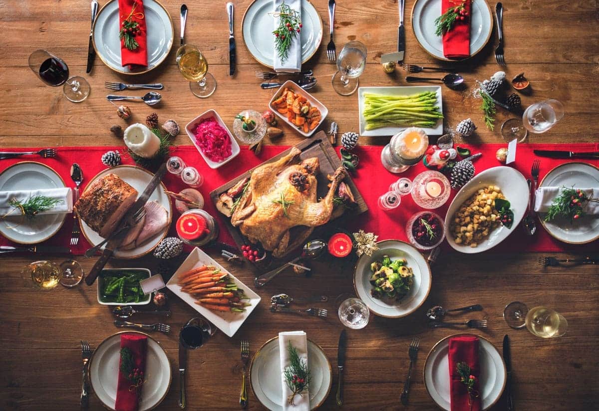 christmas family dinner table concept p2vyk4y