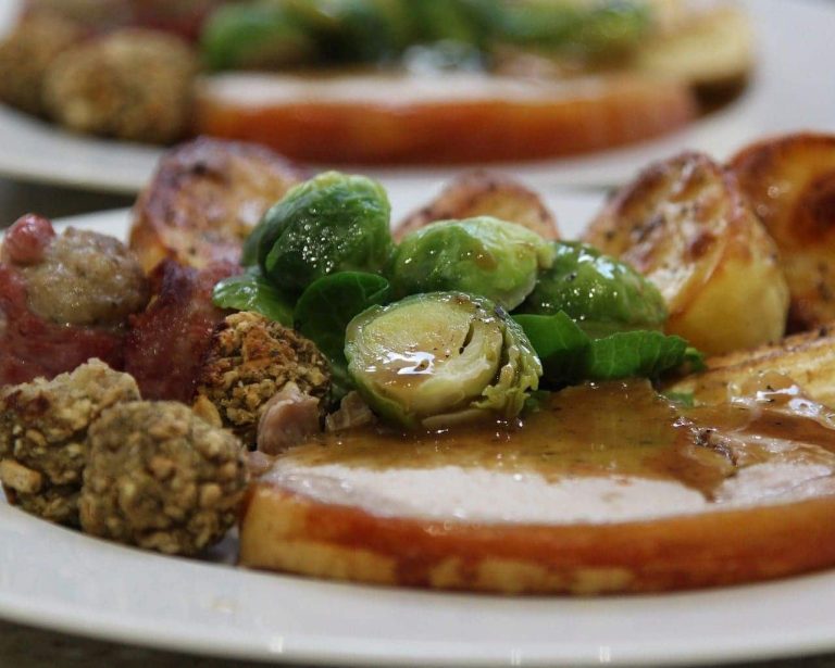 christmas day dinner roast turkey christmas.co .uk .jpg main