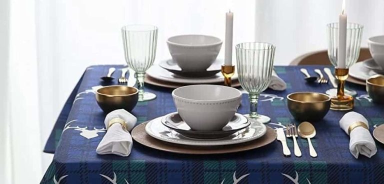 stylish christmas day tableware table cloth main christmas.co .uk 