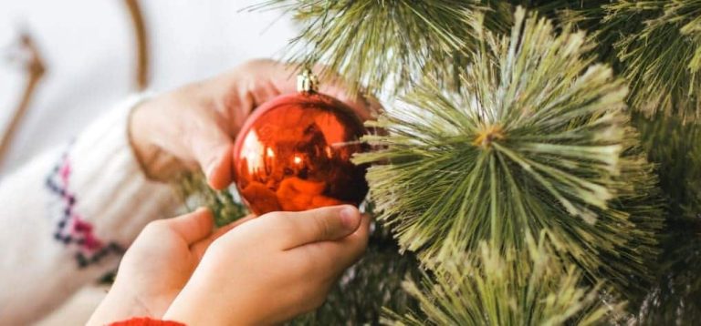 choosing an artificial christmas tree christmas.co .uk main