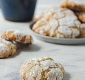 Christmas baking - great recipes for cookies and biscuits amaretti cookies