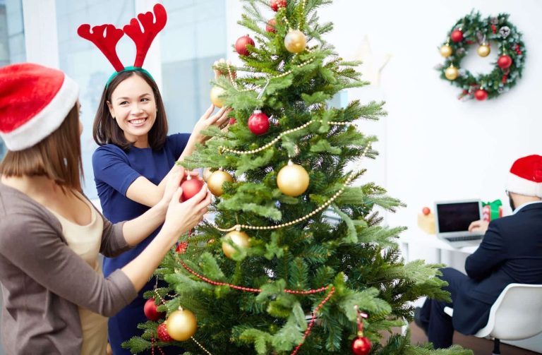 christmas decoration tips for the office christmas.co .uk 1