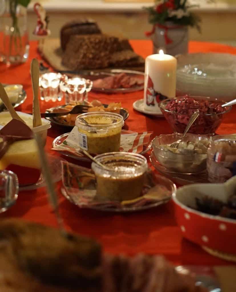 How to make delicious Christmas dinner side dishes and desserts - All