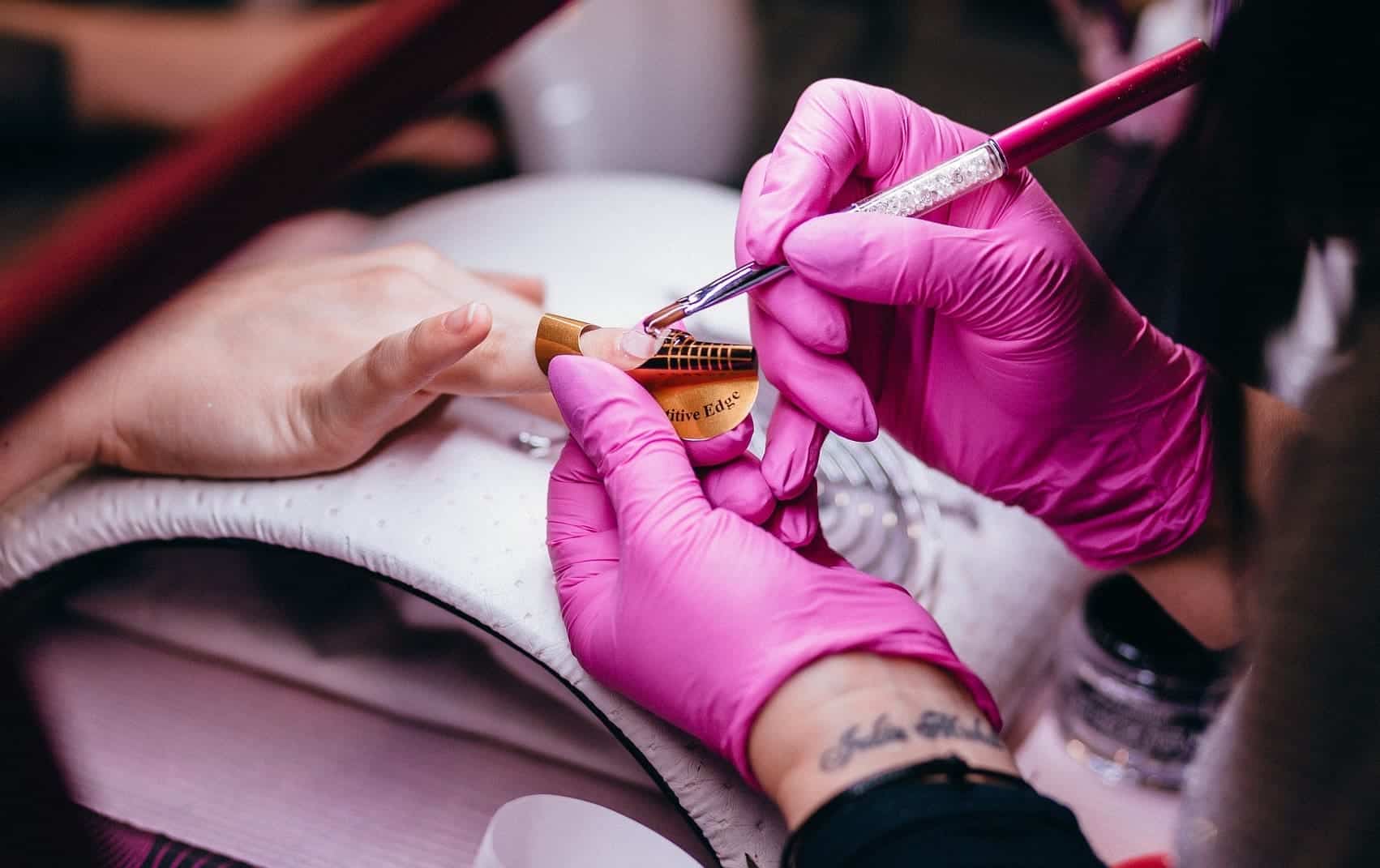 choosing the perfect christmas manicure christmas.co .uk 1