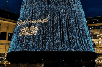 giant christmas trees dortmond christmas.co .uk 3 main