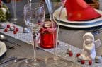 Pic of a Christmas dinner table to illustrate this article about how to use a Christmas table runner