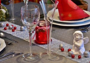 Pic of a Christmas dinner table to illustrate this article about how to use a Christmas table runner